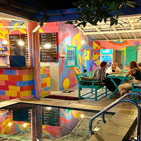 אונה ואטונה Cycling Backpacker Hostel & Cafe מראה חיצוני תמונה