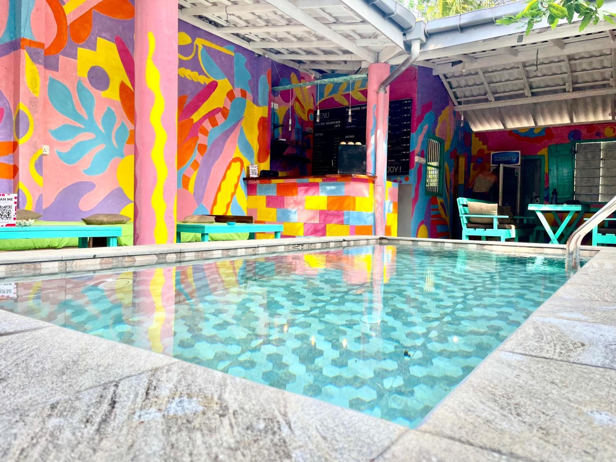 אונה ואטונה Cycling Backpacker Hostel & Cafe מראה חיצוני תמונה