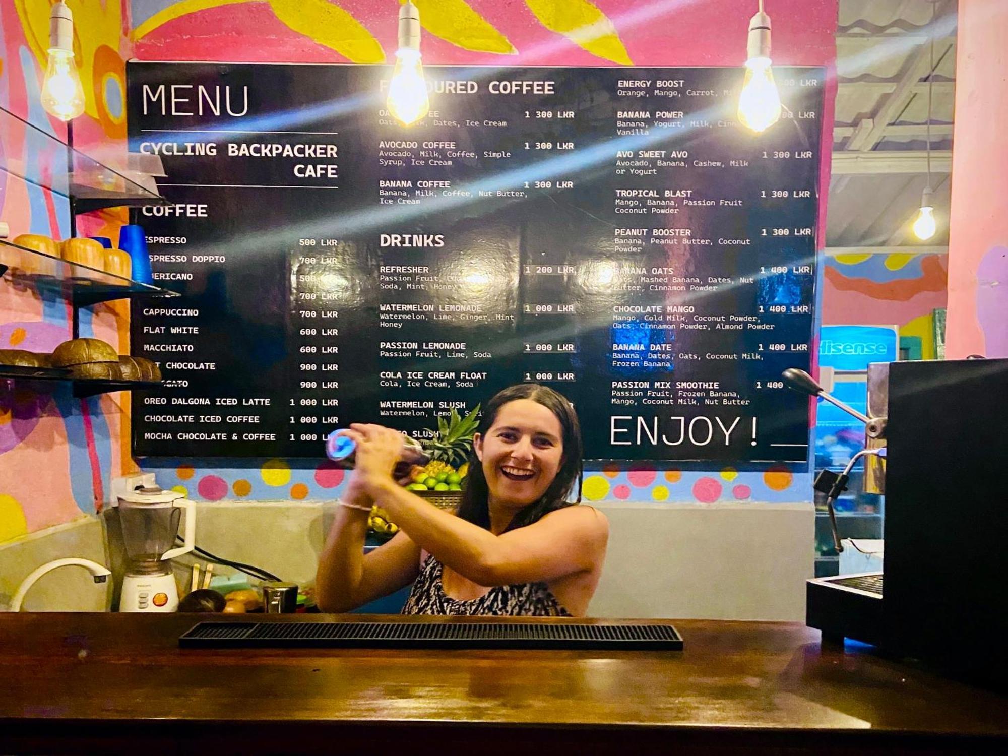אונה ואטונה Cycling Backpacker Hostel & Cafe מראה חיצוני תמונה